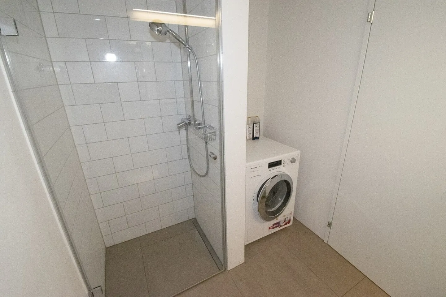 Appartement moderne et lumineux de 1,5 pièce avec machine à laver/sèche-linge combinée - Photo 6 sur 8
