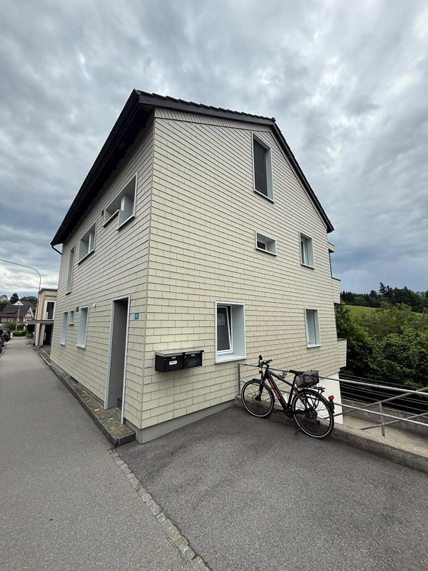 Appartement spacieux de 5,5 pièces dans un emplacement calme à Niederteufen - Photo 1 sur 11