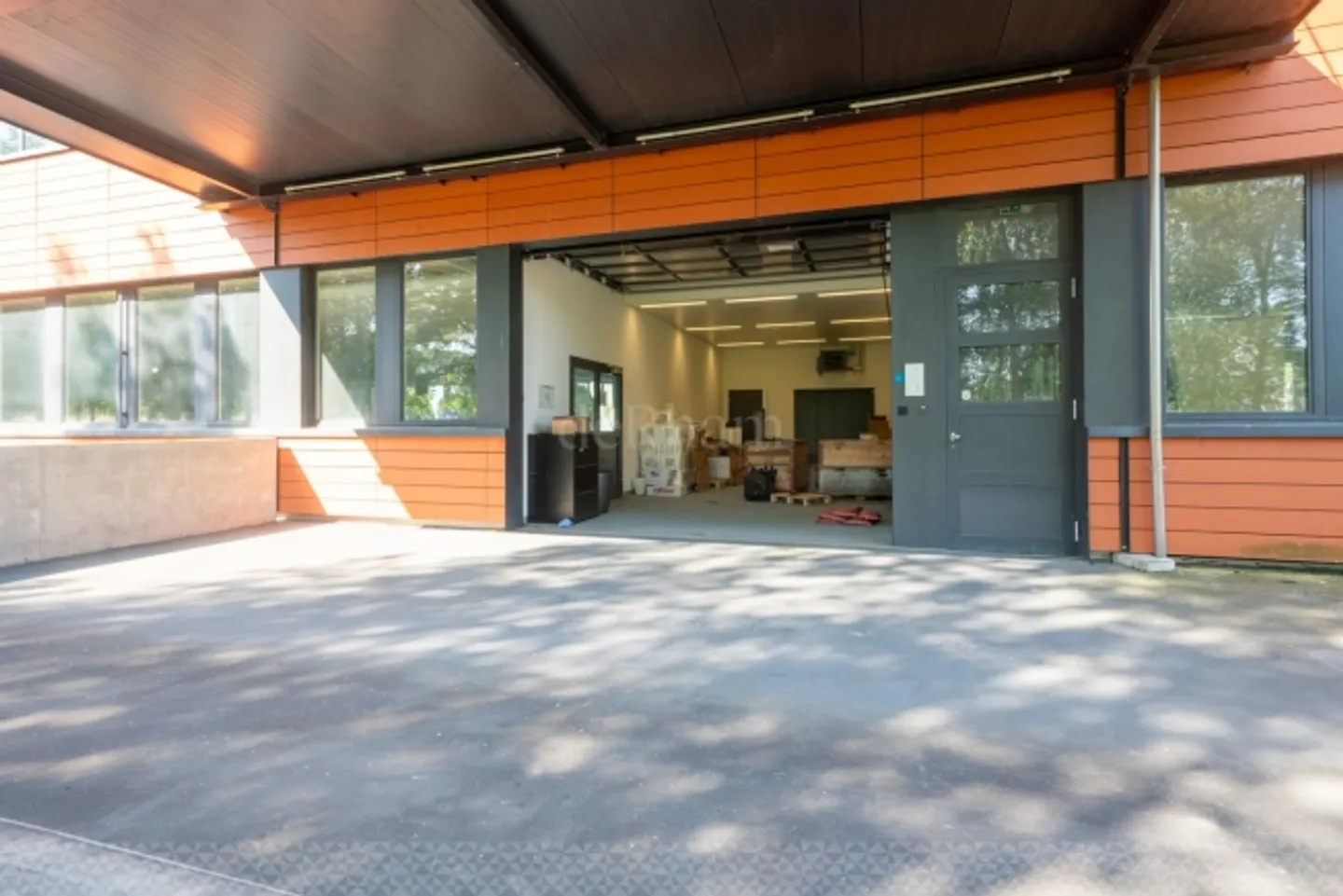 Connexya - Building of 5450m2 on 3 levels for rent - Photo 2 of 6