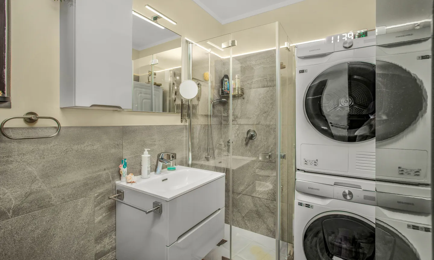 SPACIOUS FURNISHED 2.5-ROOM APARTMENT IN PREGASSONA - Photo 7 of 9