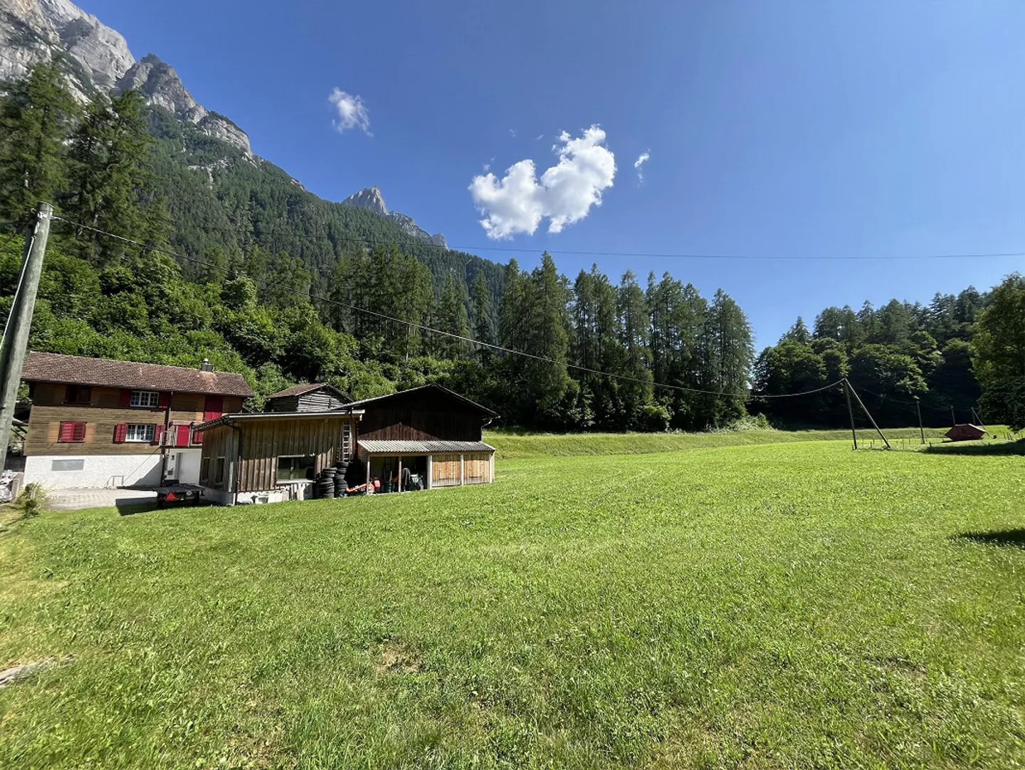 2045 m2 terreno residenziale, posizione alpina tranquilla e idilliaca, buone connessioni - Foto 8 di 9