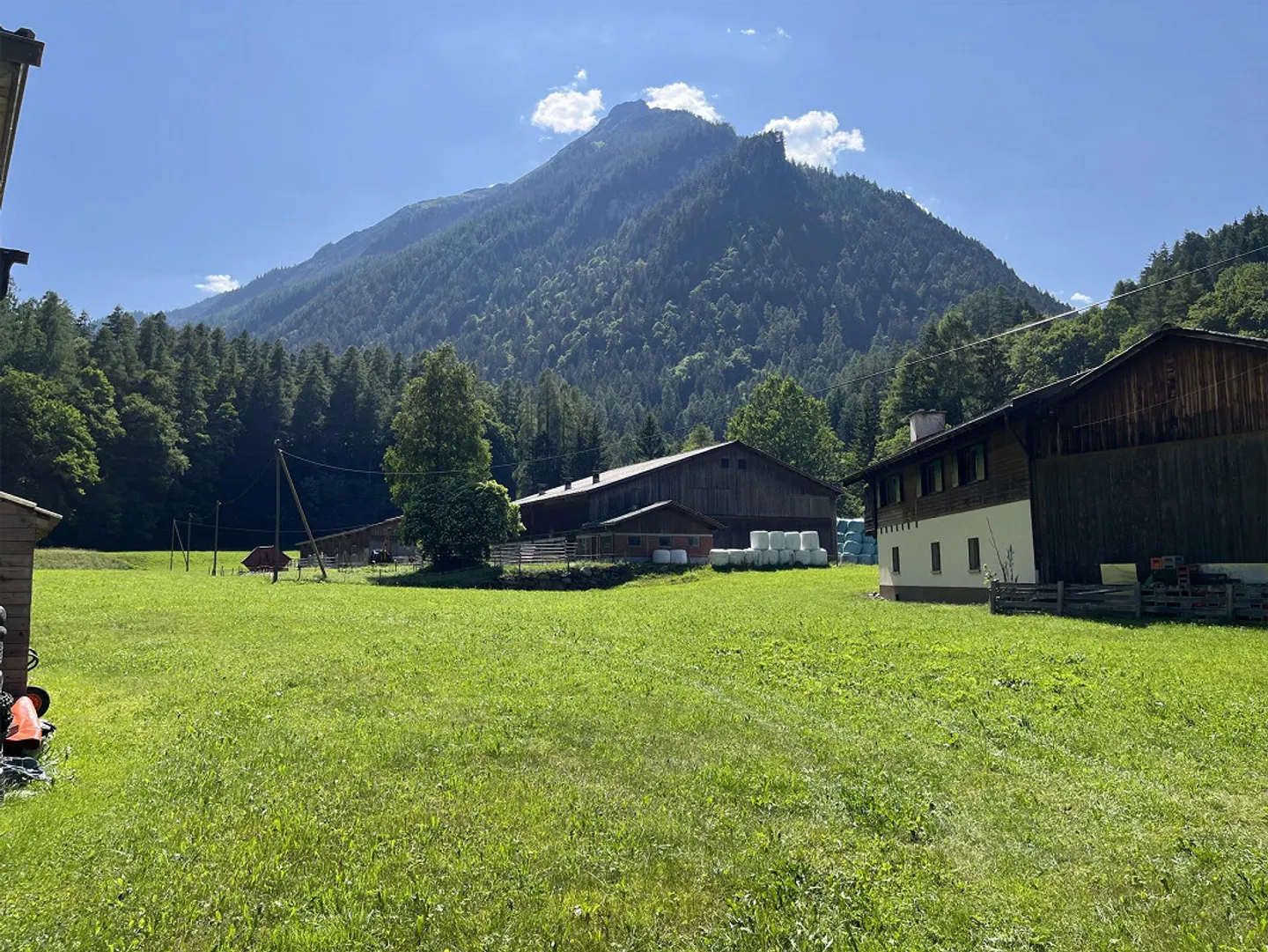 2045 m2 terreno residenziale, posizione alpina tranquilla e idilliaca, buone connessioni - Foto 9 di 9