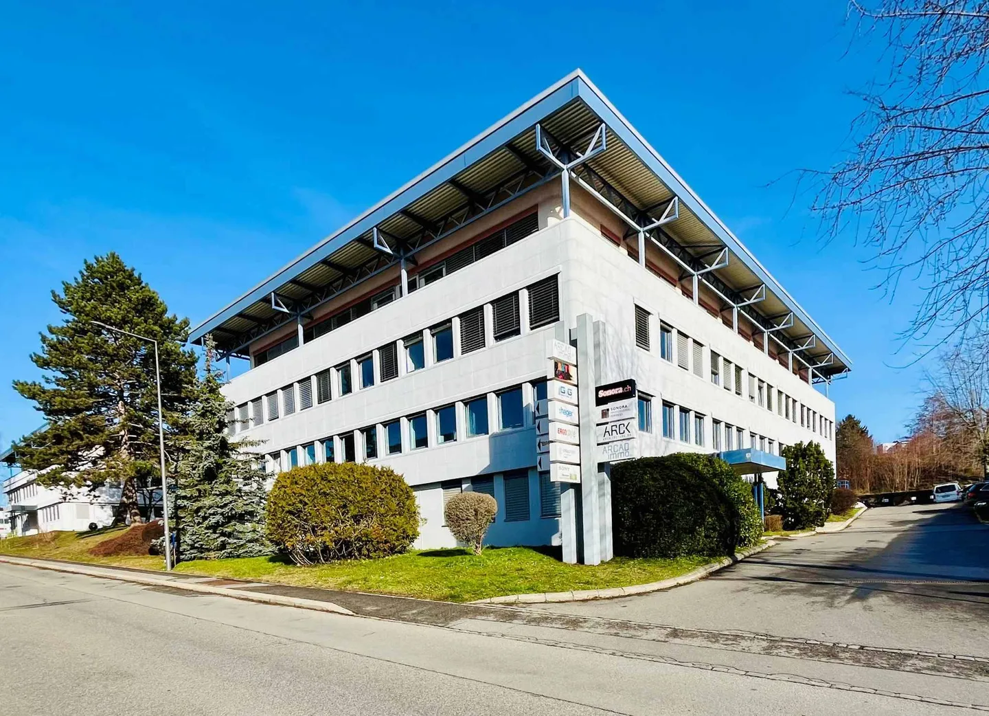 Offices, premises of 130 m2 for rent in Mont-sur-Lausanne - Photo 1 of 4