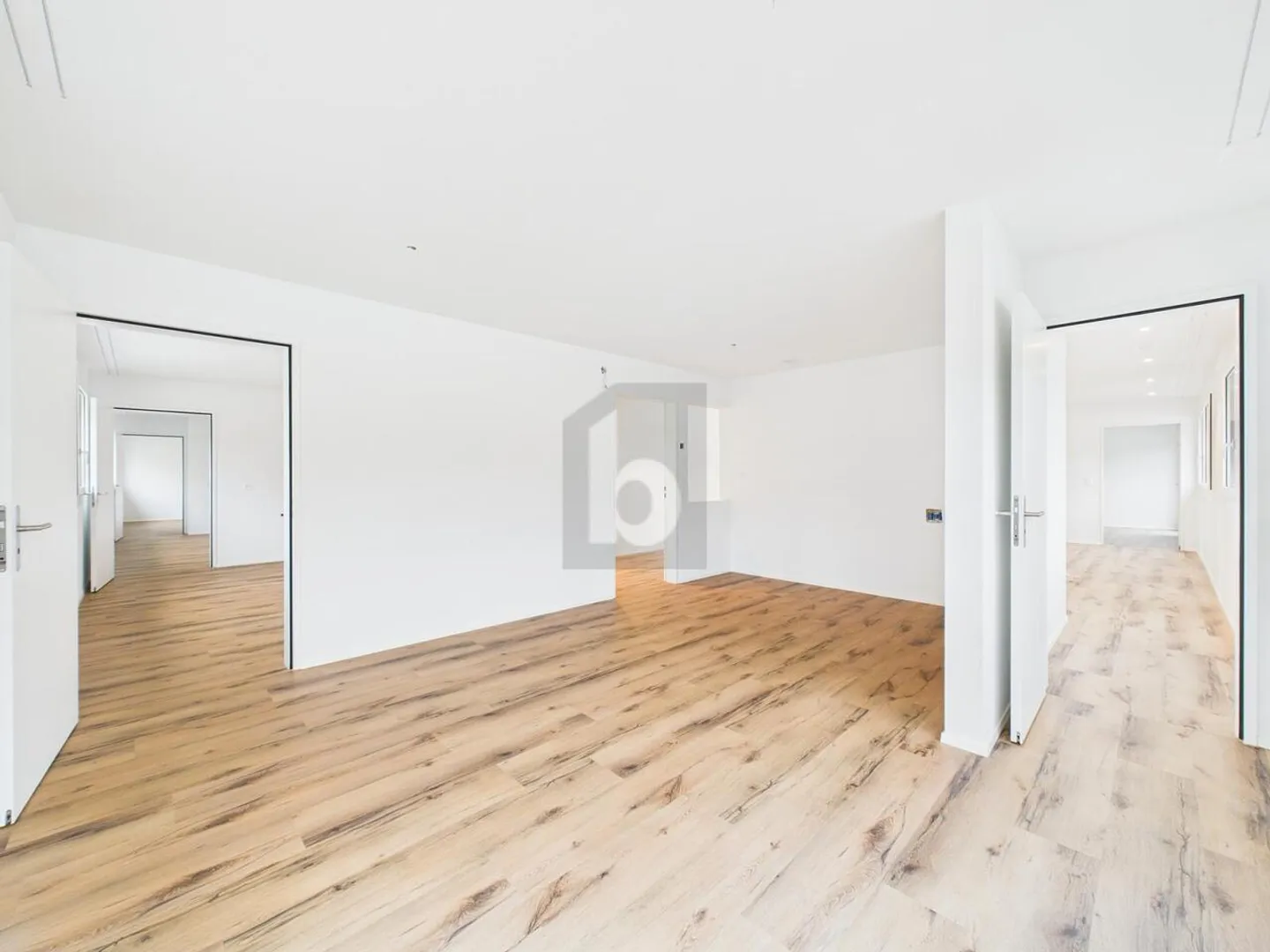 NEW BUILD, BRIGHT AND MODERN IN THE VILLAGE CENTER - Photo 3 of 6