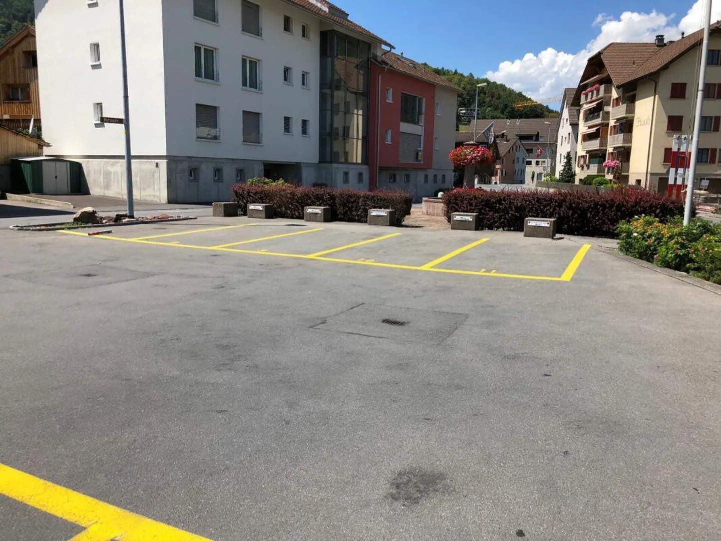 Outdoor parking in Mels - Photo 1 of 1