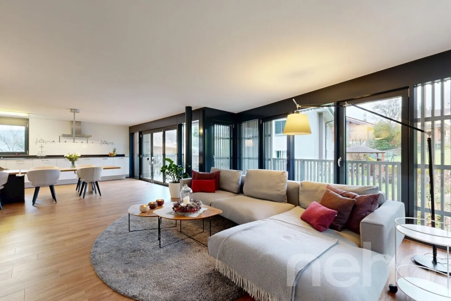 Moderne und grosszügige 4.5-Zimmerwohnung mit Schwedenofen - Foto 1 von 12