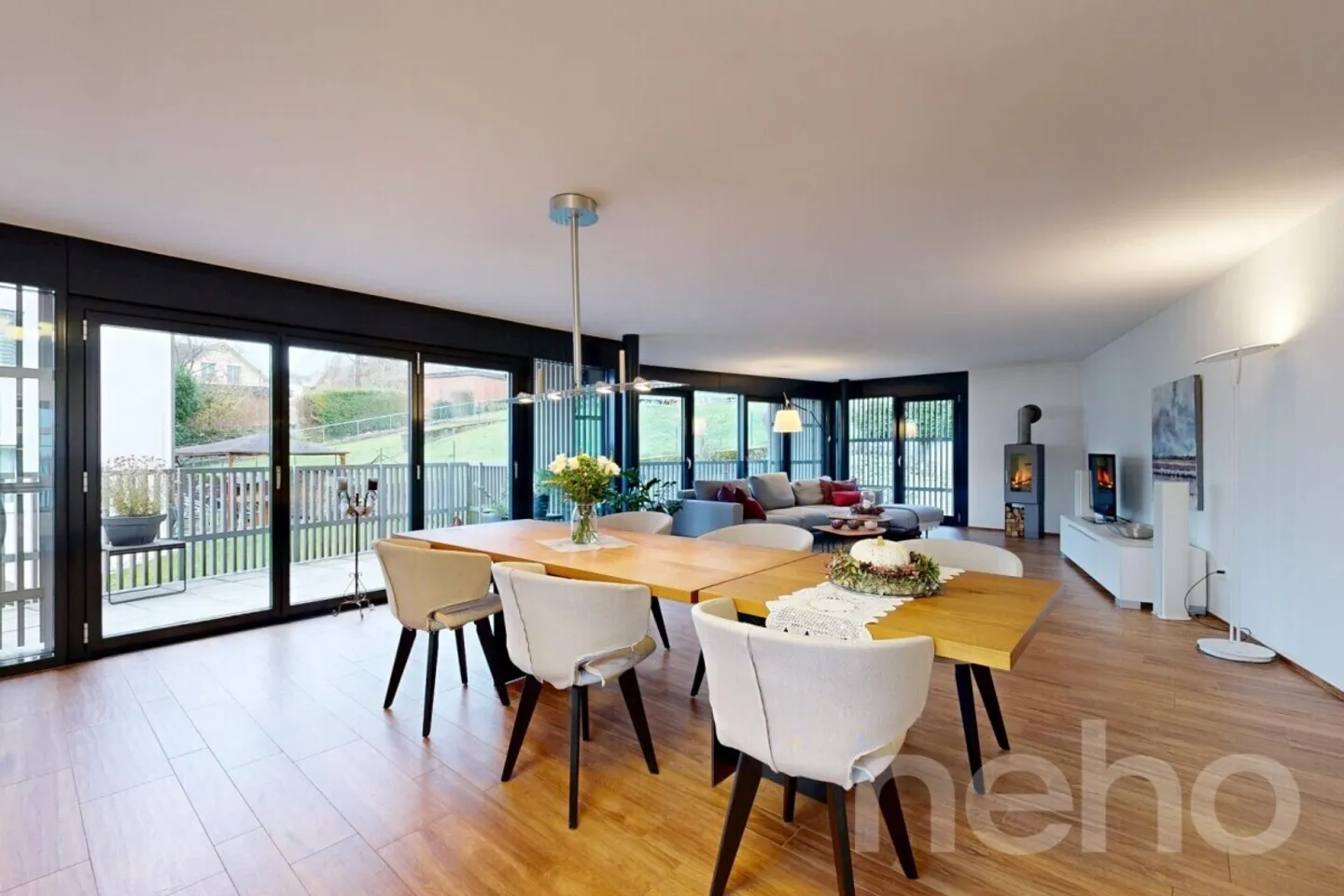 Moderne und grosszügige 4.5-Zimmerwohnung mit Schwedenofen - Foto 2 von 12