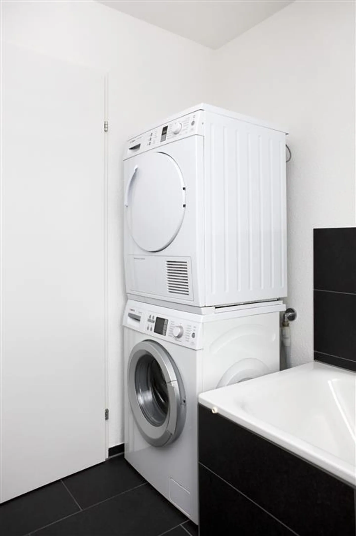 Apartment available for virtual viewing and rent now! - Photo 4 of 10