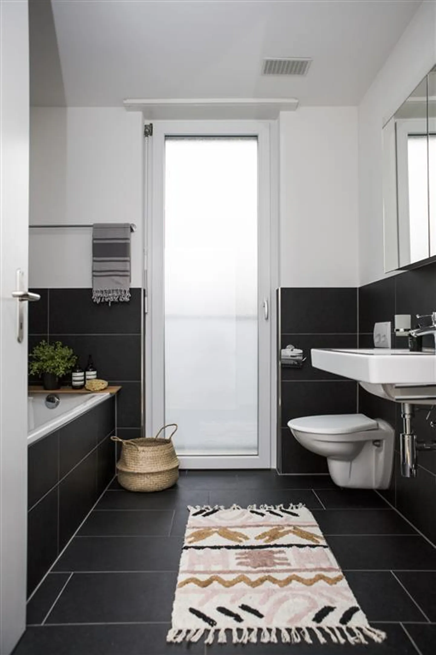 Apartment available for virtual viewing and rent now! - Photo 5 of 10