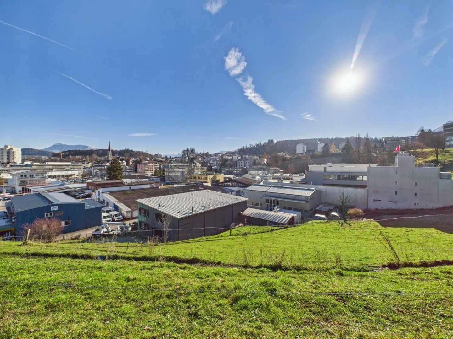 Occasione rara: Proprietà commerciale con enorme riserva di spazio - Foto 1 di 4