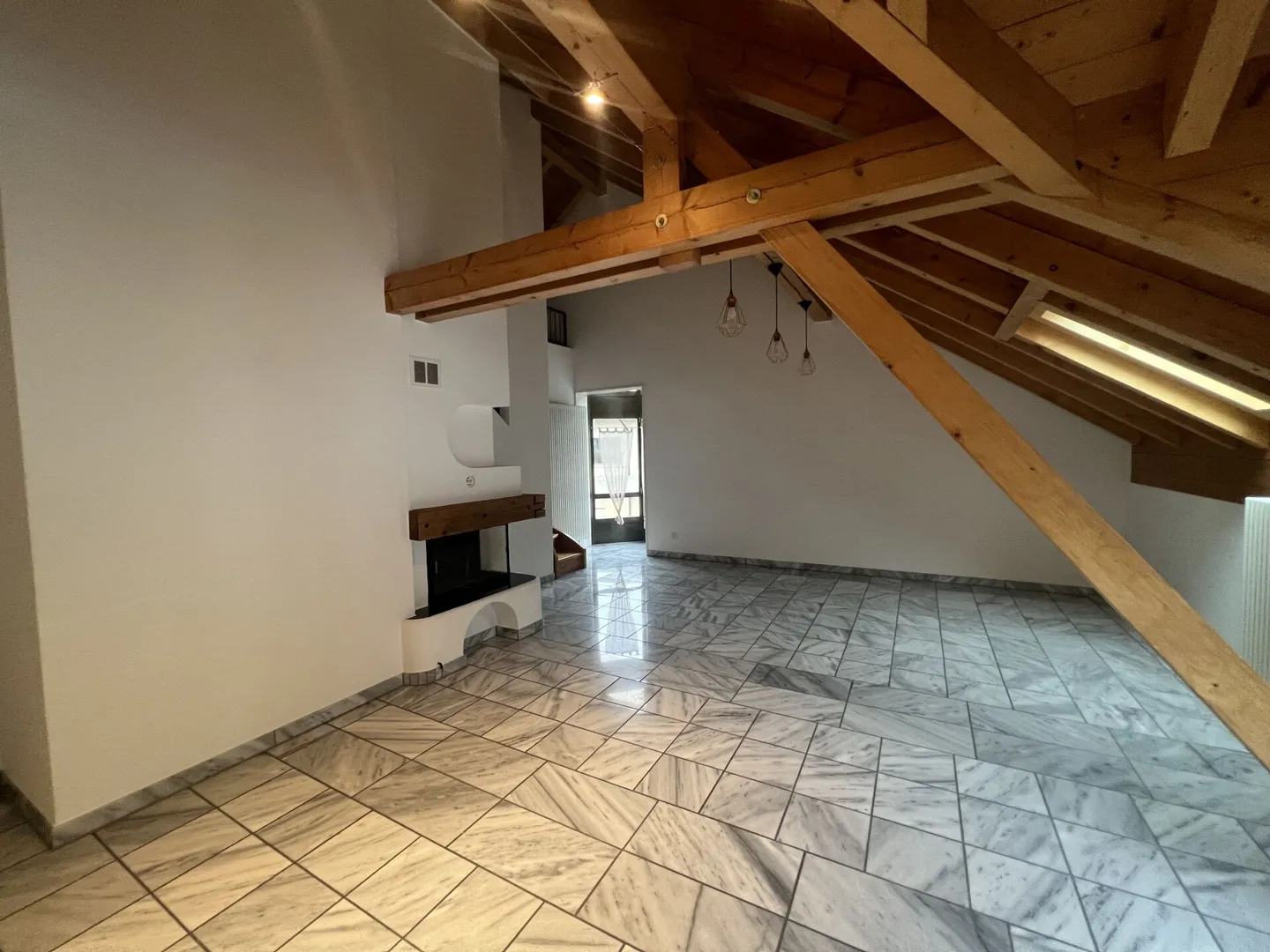 Apartment for rent - Photo 2 of 7