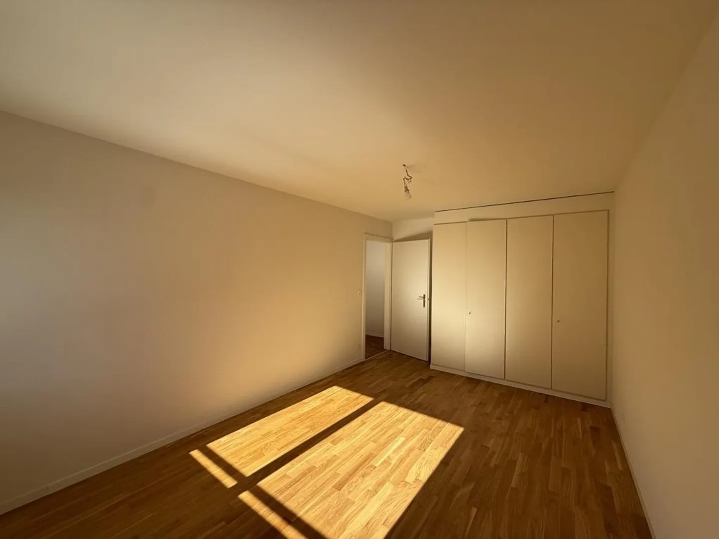 Renovierte 2,5-Zimmer-Wohnung mit Mietgarantie angeboten - Foto 4 von 5
