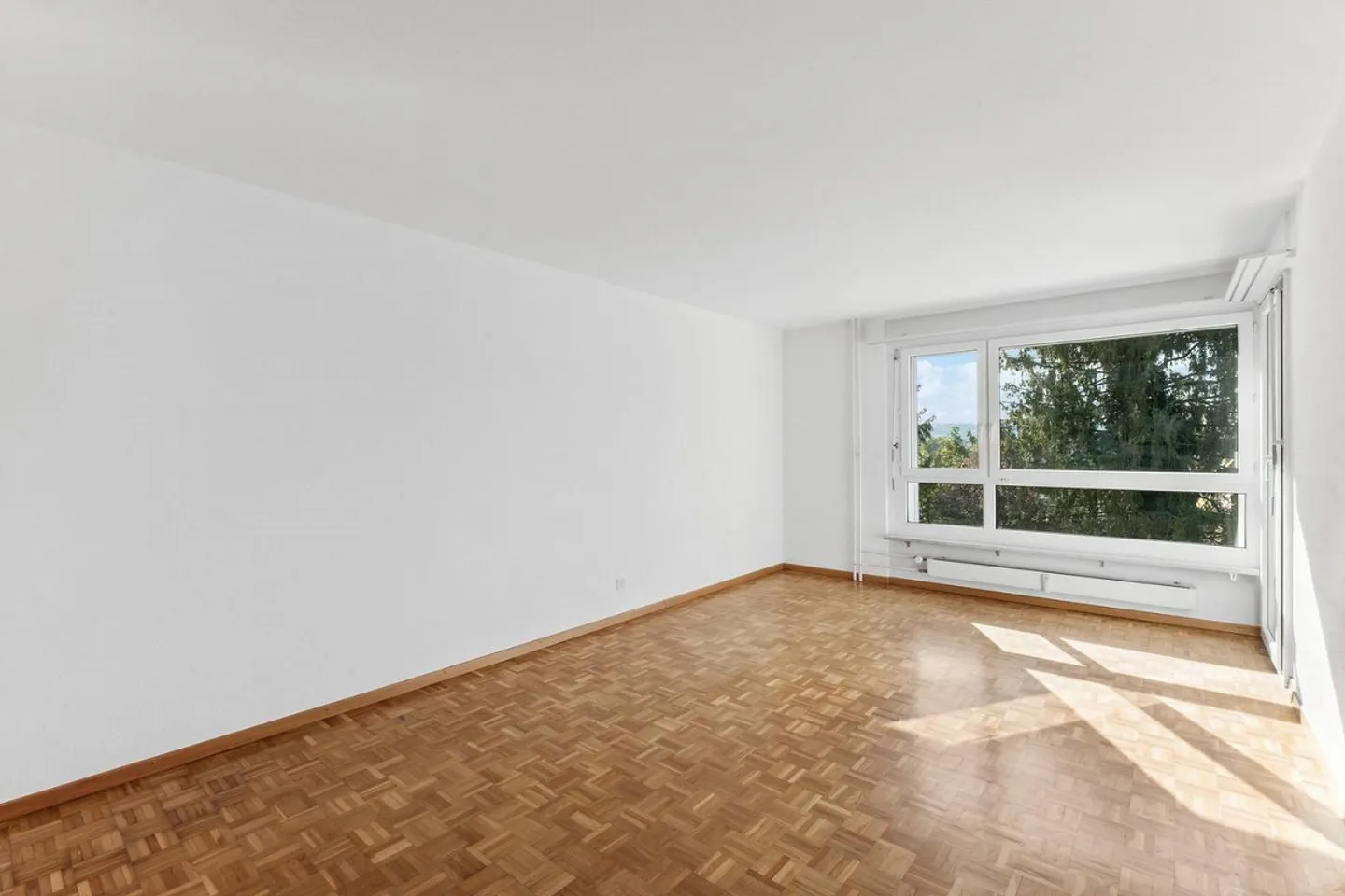 Bel appartement de 2,5 pièces - disponible à partir du 1.10.2025 ! - Photo 2 sur 10