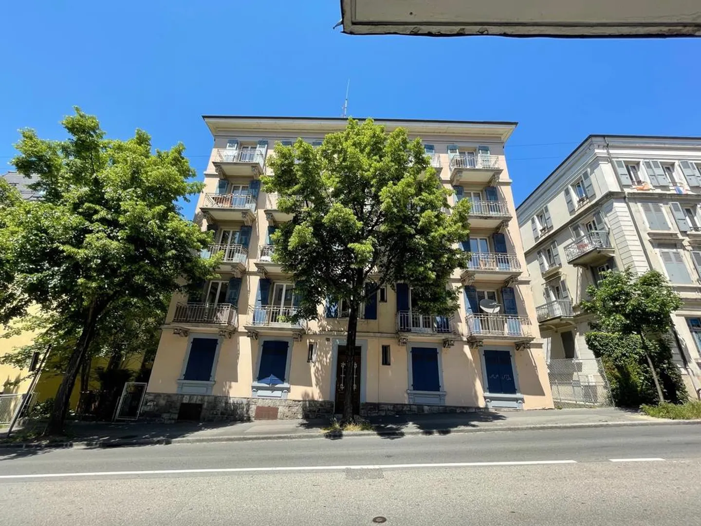 Renovated 2.5-room apartment on the 2nd floor - Photo 1 of 1