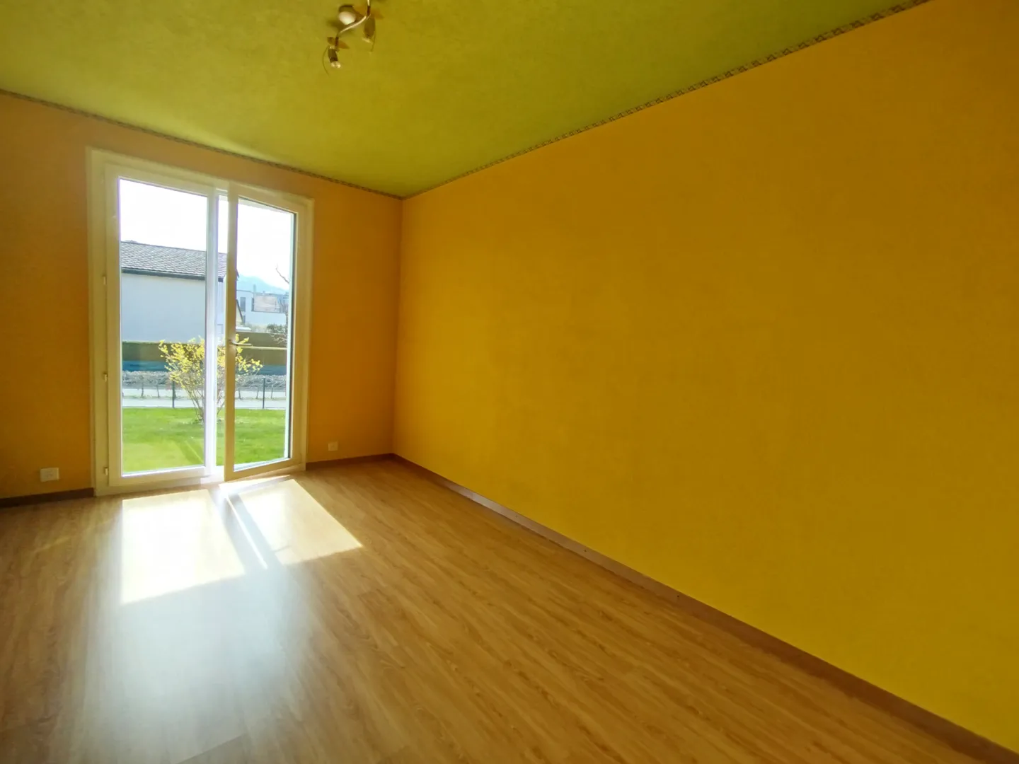 Incantevole Casa Familiare con Giardino - Foto 5 di 6