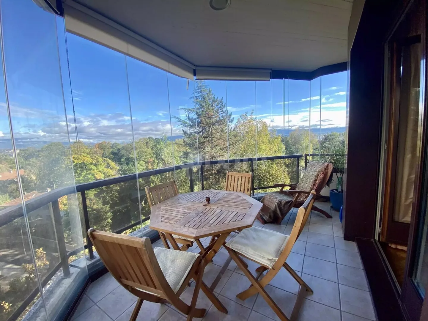 apartment with large balcony and view of Mont-Blanc - Photo 3 of 3