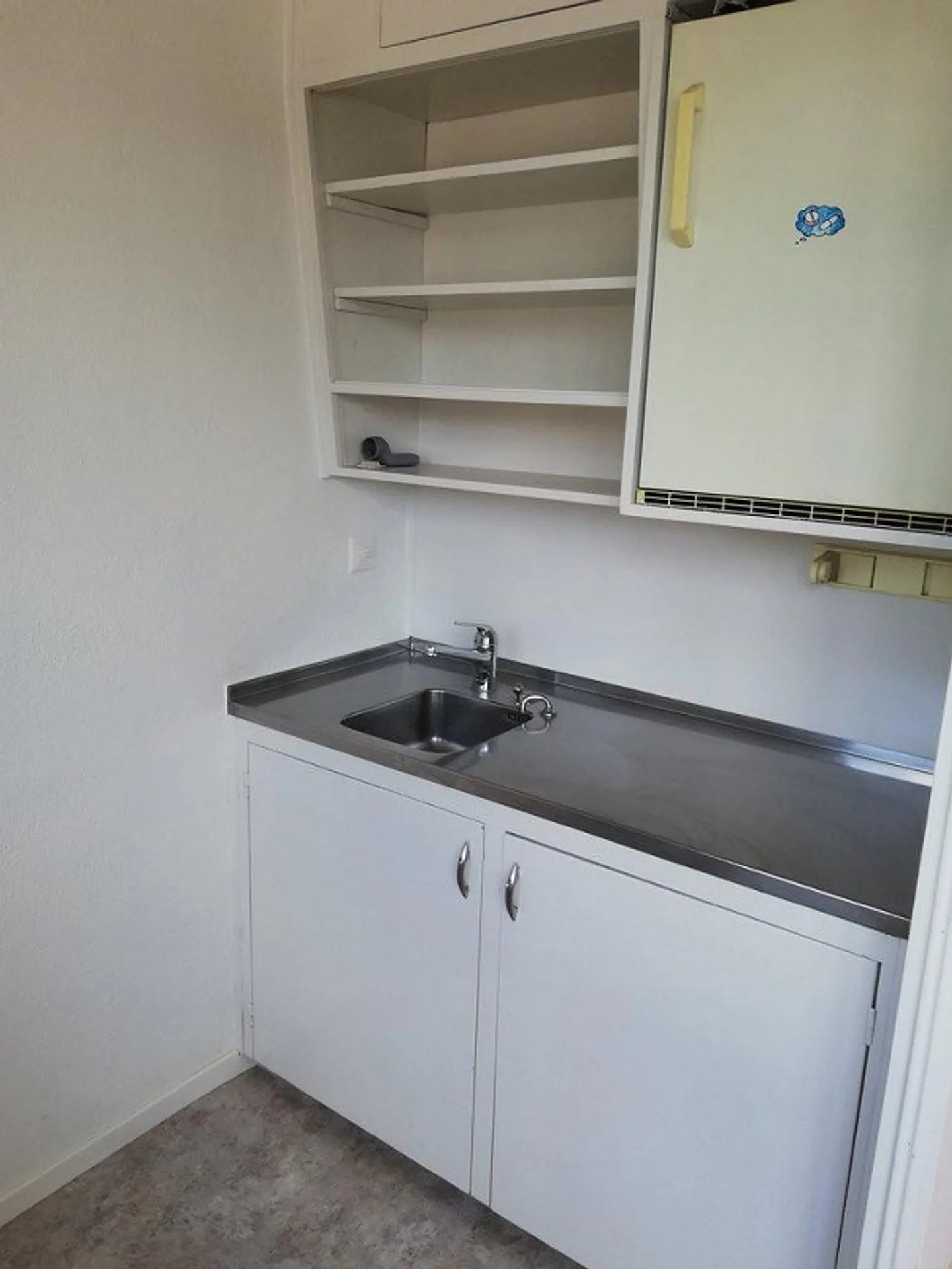 Spacious 1-room apartment in prime central location - Photo 1 of 4