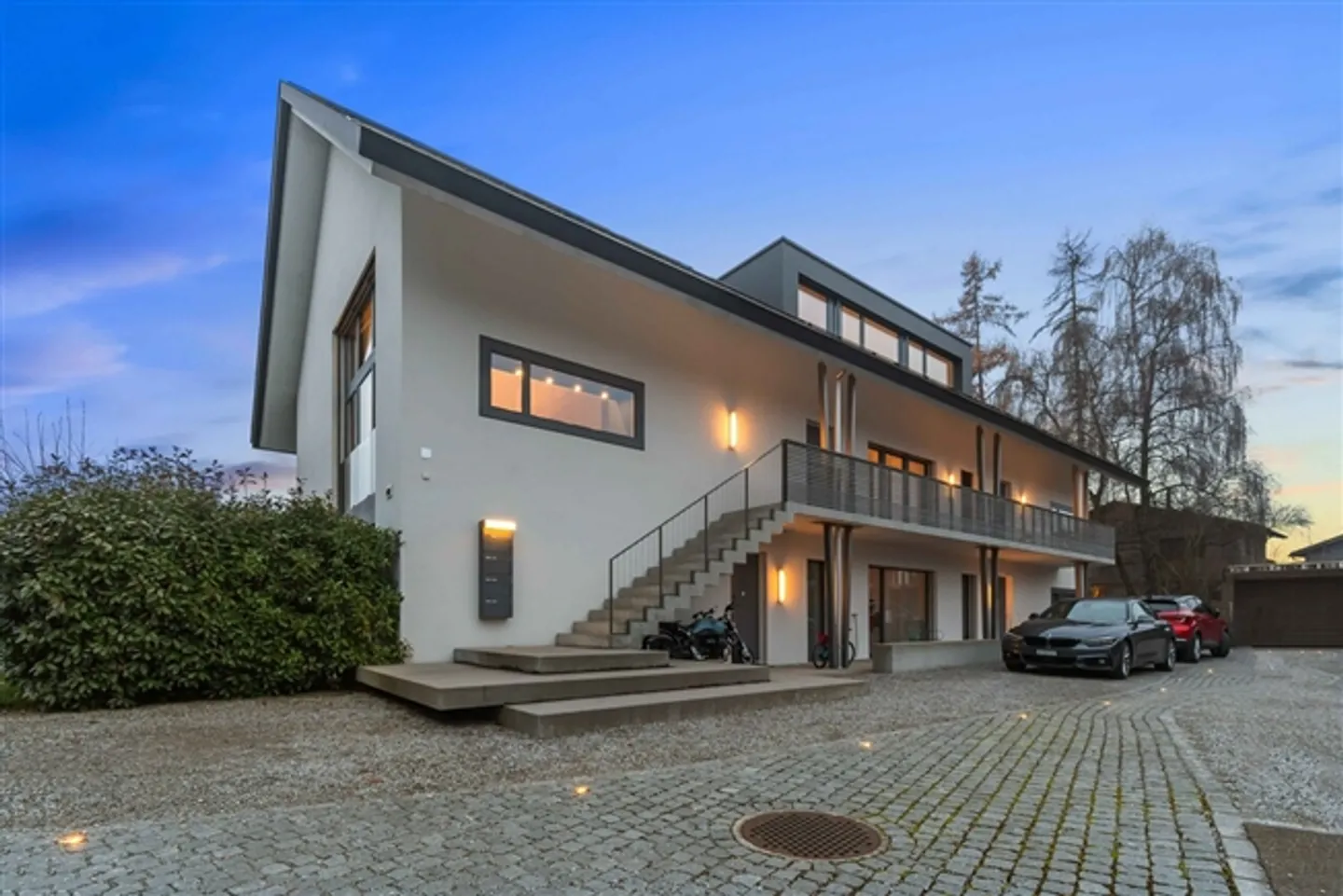 Luxurious 5.5-room apartment with gallery & close to Lake Pfäffiker - Photo 1 of 17