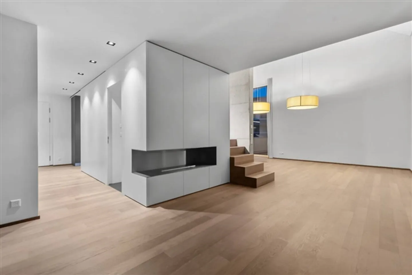 Luxurious 5.5-room apartment with gallery & close to Lake Pfäffiker - Photo 3 of 17