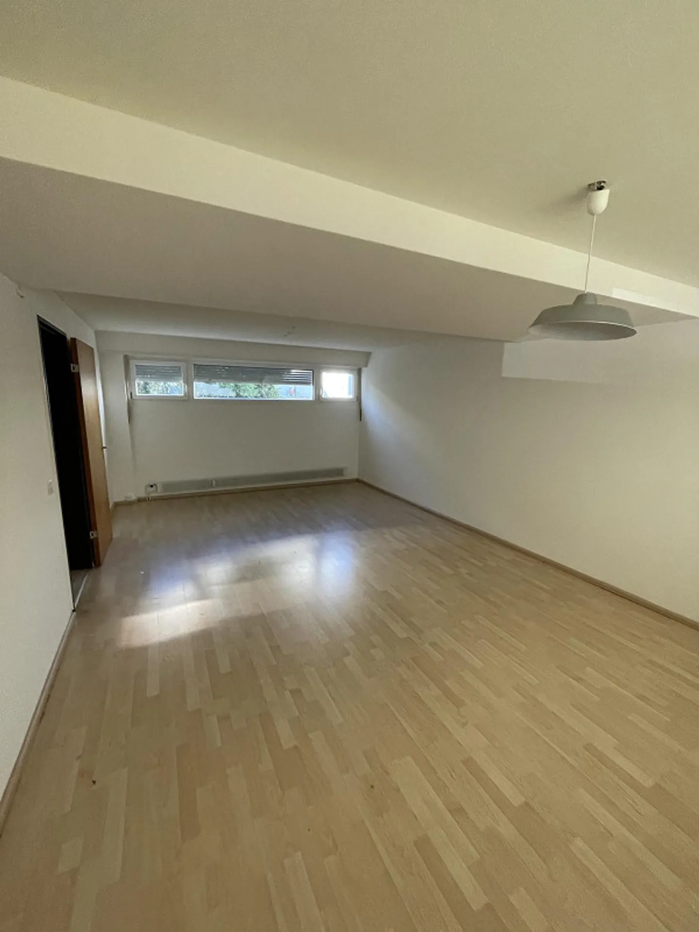 Large hobby room with WC and shower for rent - Photo 2 of 2