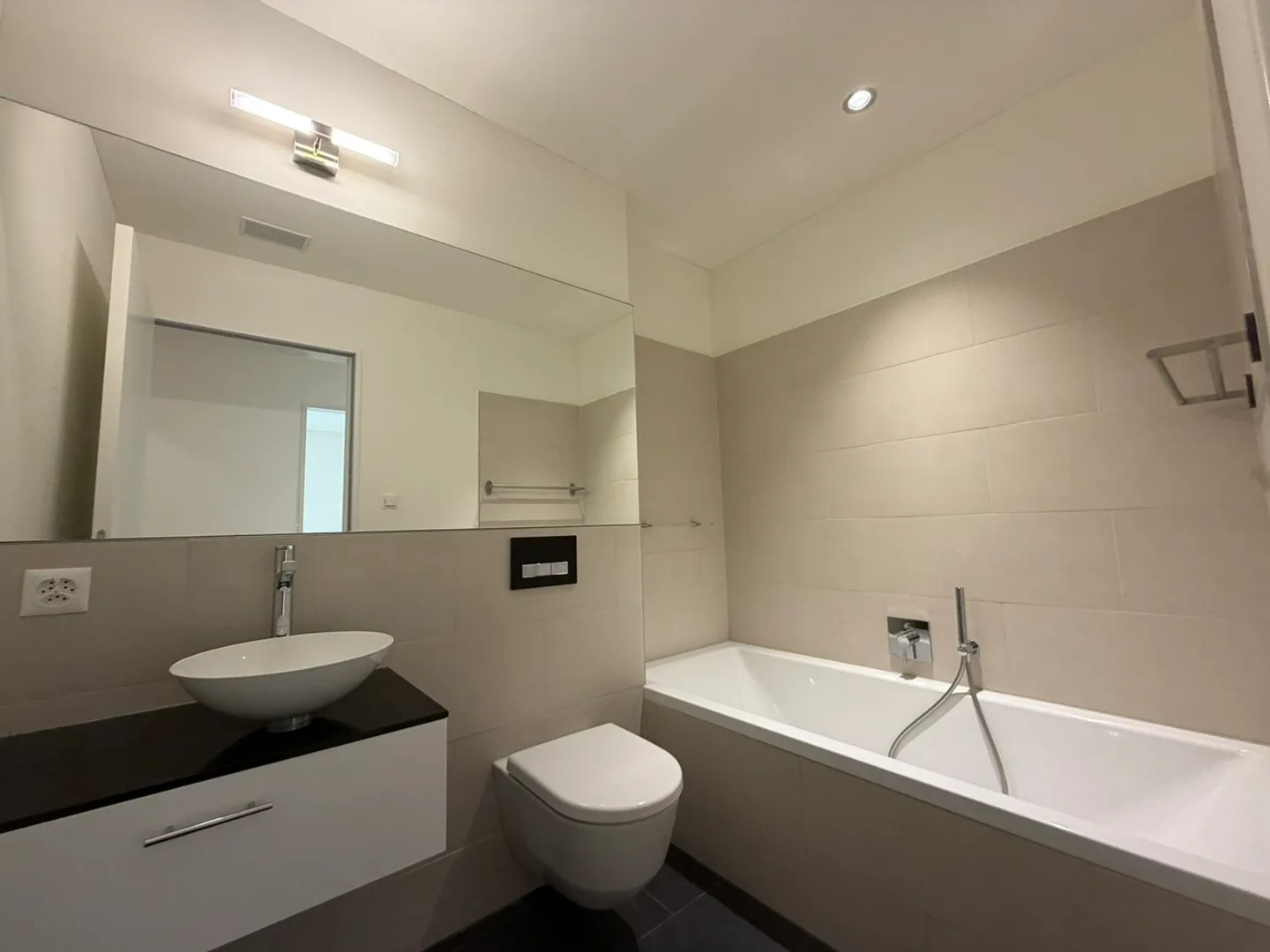 Willkommen in dieser modernen und grosszügigen 4.5-Zimmer-Wohnung - Photo 6 of 9