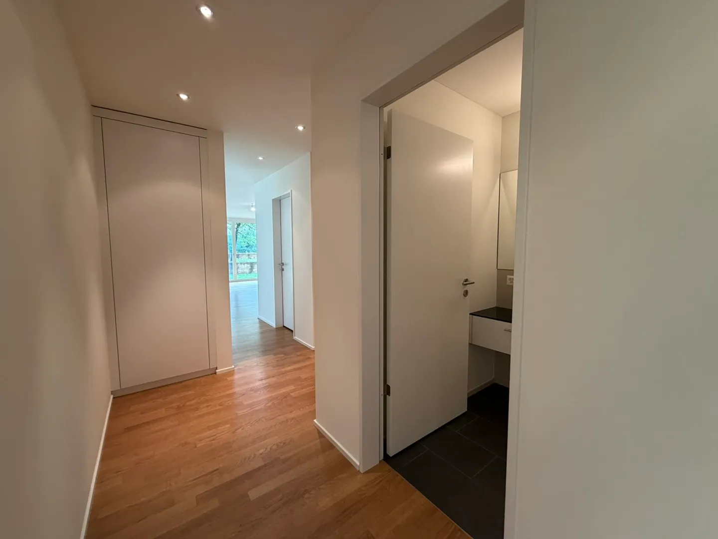 Willkommen in dieser modernen und grosszügigen 4.5-Zimmer-Wohnung - Photo 8 of 9