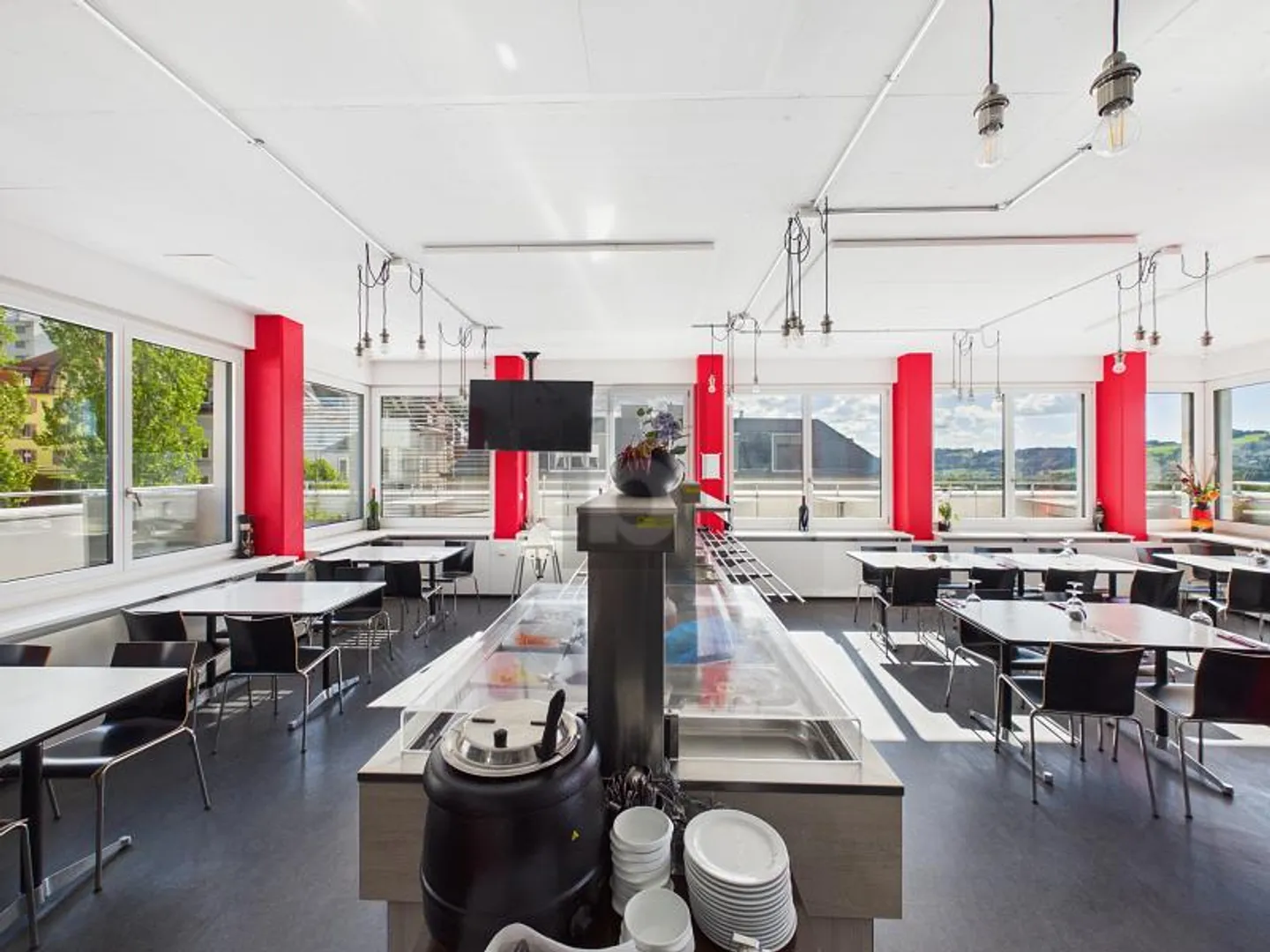 GASTRO AVEC TERRASSE DANS UN EMPLACEMENT ATTRACTIF - Photo 4 sur 6