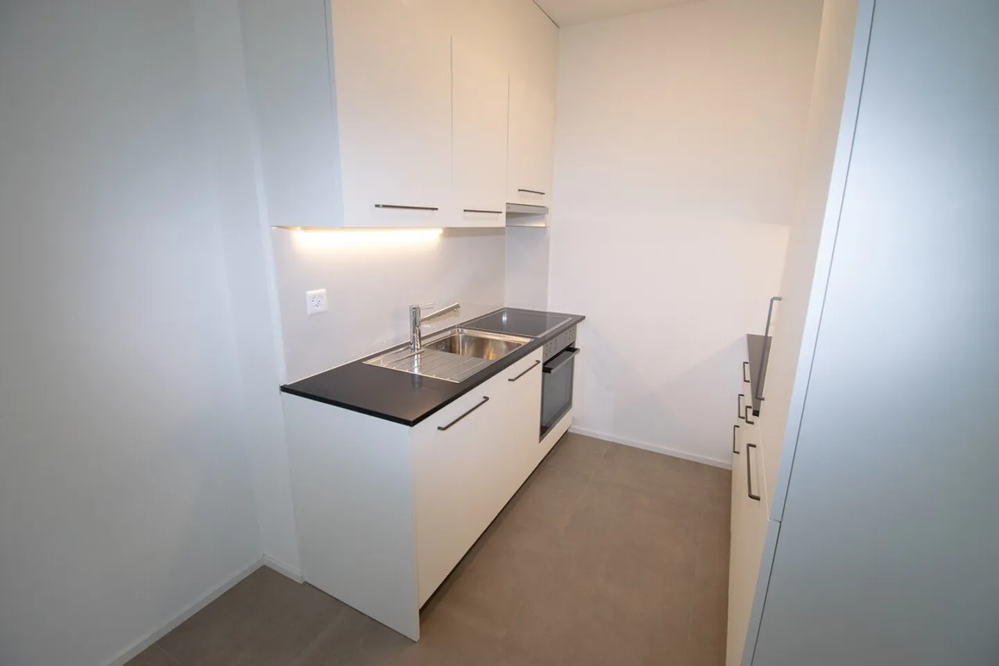 Modern Apartment with Stunning Views - Photo 3 of 11