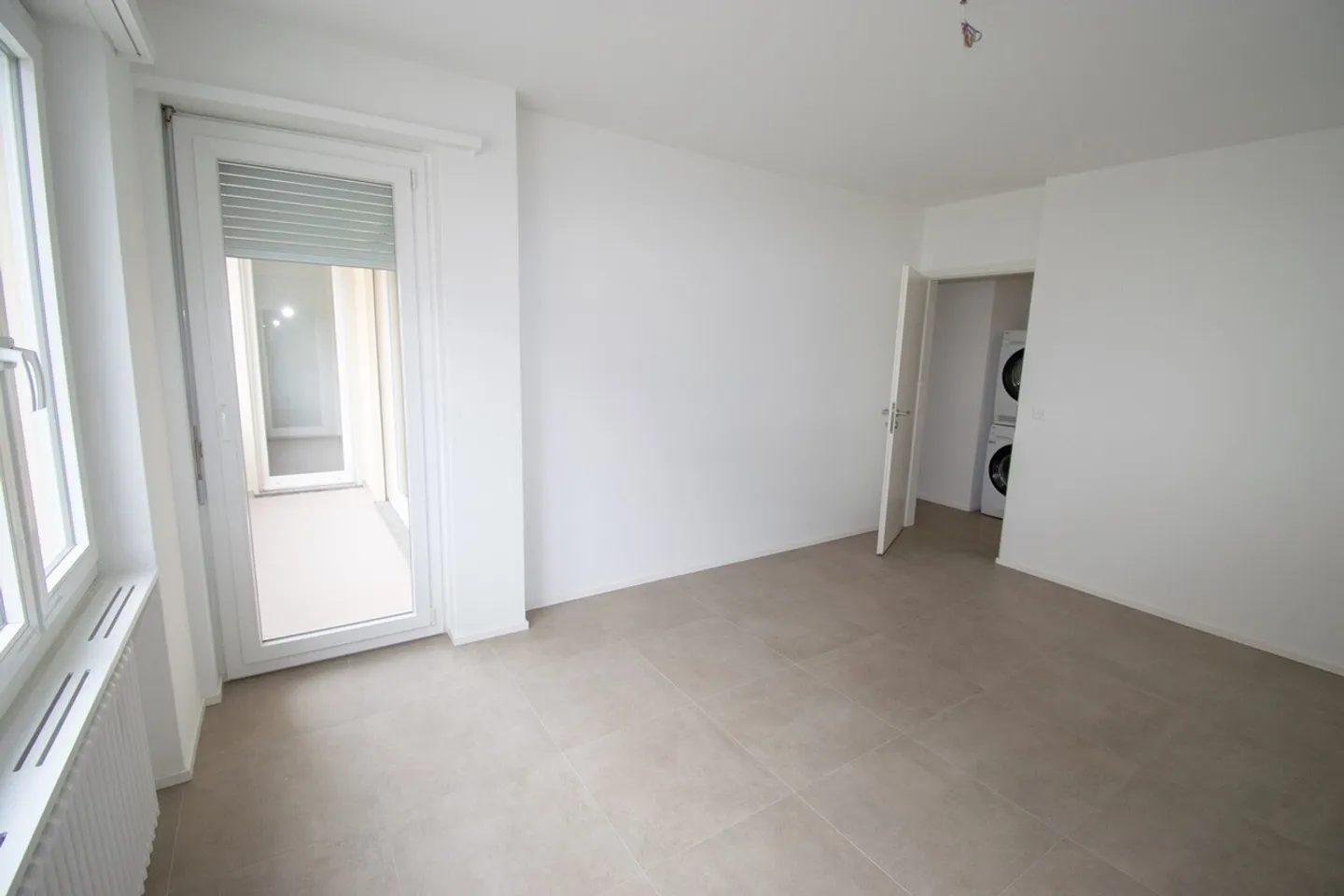 Modern Apartment with Stunning Views - Photo 7 of 11
