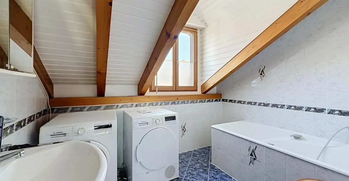 Appartamento luminoso di 4,5 locali all'interno di una piccola PPE - Foto 9 di 10