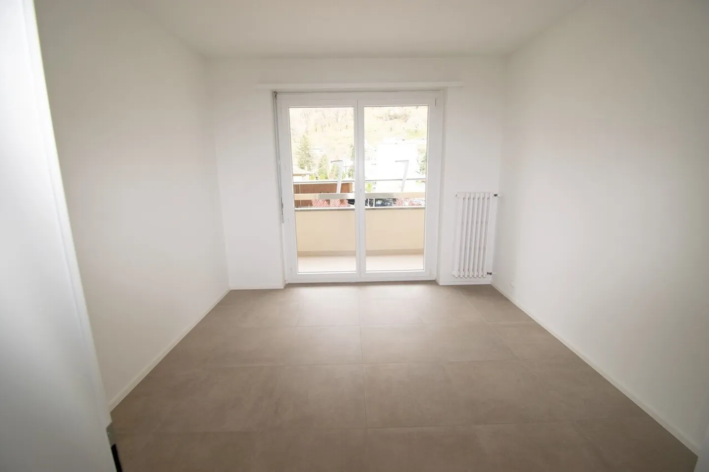Modern Apartment with Stunning Views - Photo 10 of 11