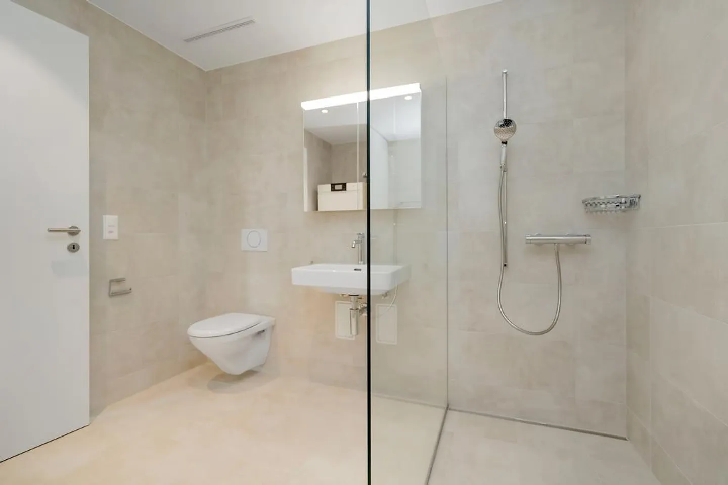 Appartement moderne 3,5 pièces avec belle vue - Photo 5 sur 7