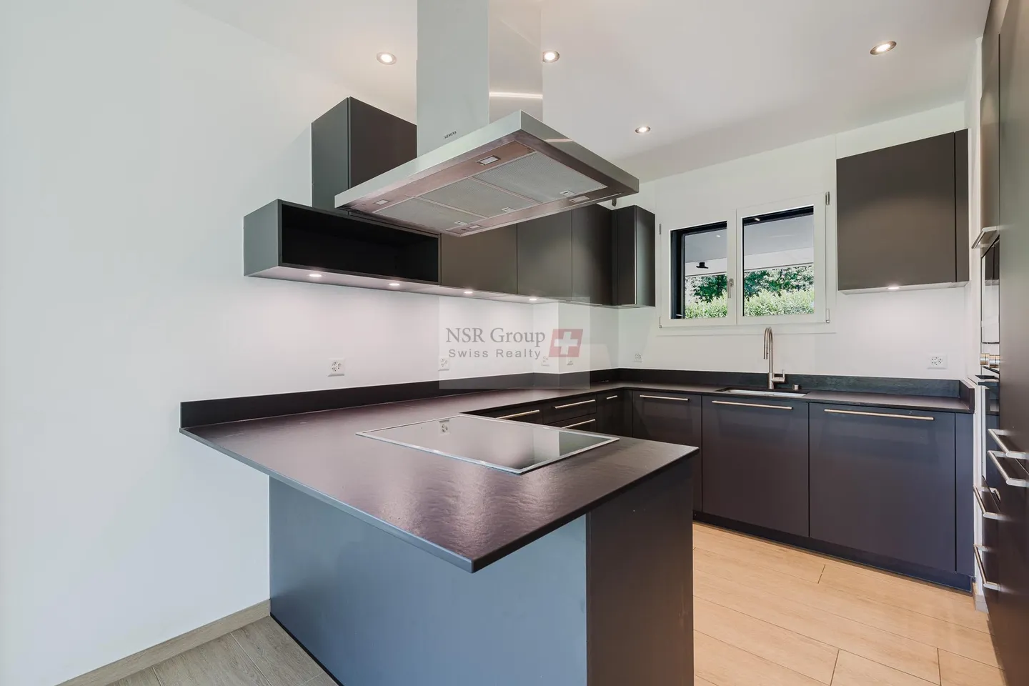 Außergewöhnliche Villa mit atemberaubendem Blick auf den Genfersee in exklusiver Lage - Foto 2 von 10