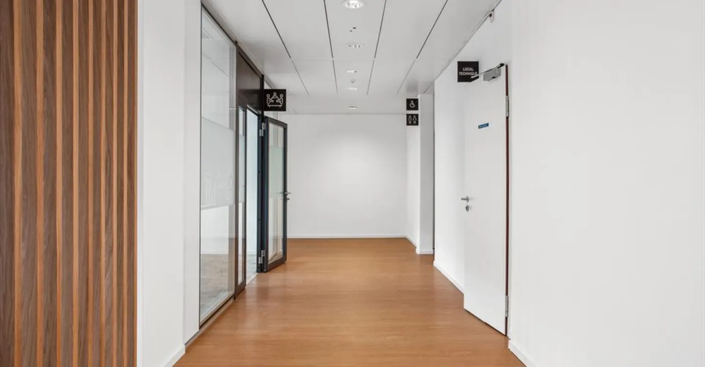 Offices for rent from 64 to 385 m² in the heart of Terre Bonne - Photo 7 of 8