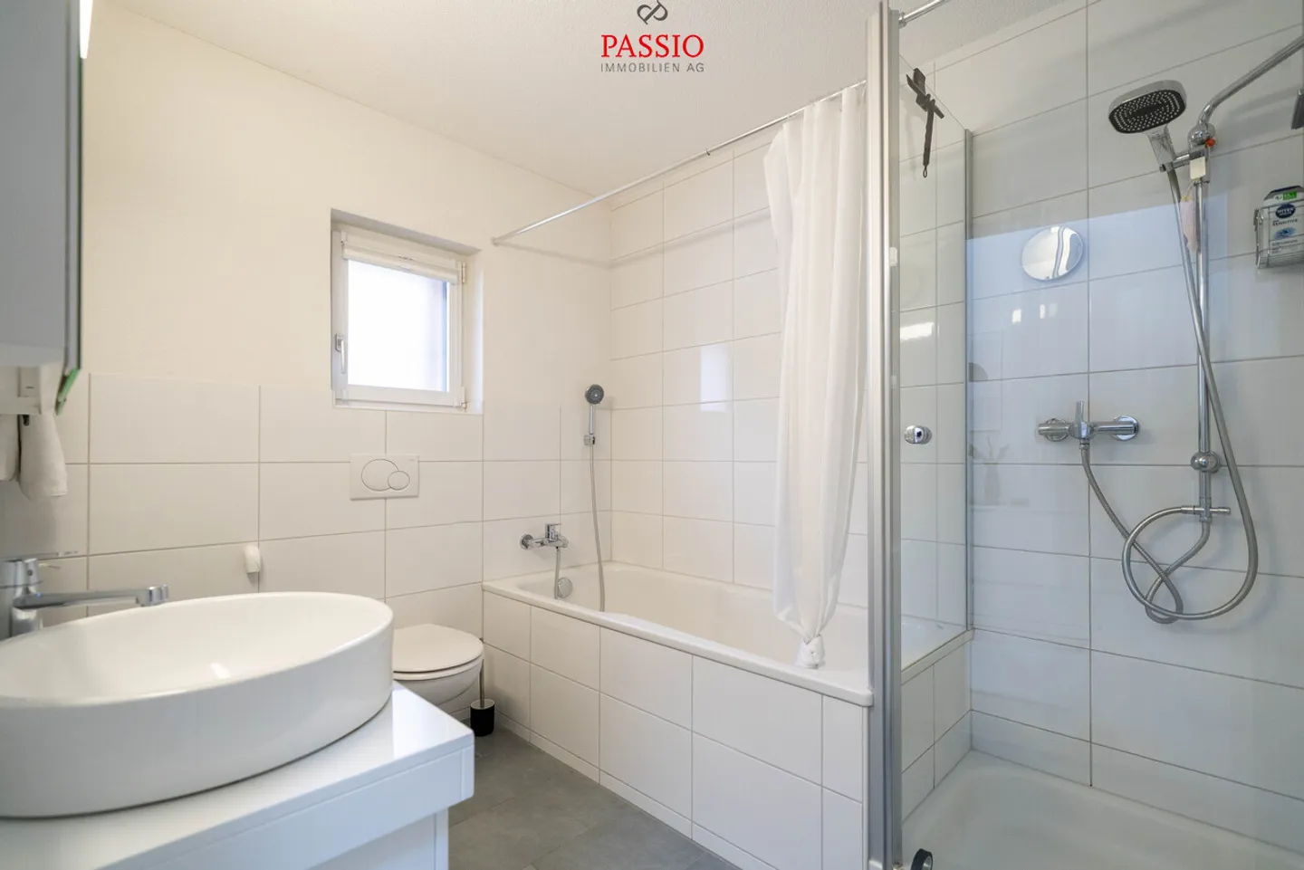 Maison semi-détachée de 7,5 pièces avec vue sur le lac et potentiel - Photo 14 sur 34