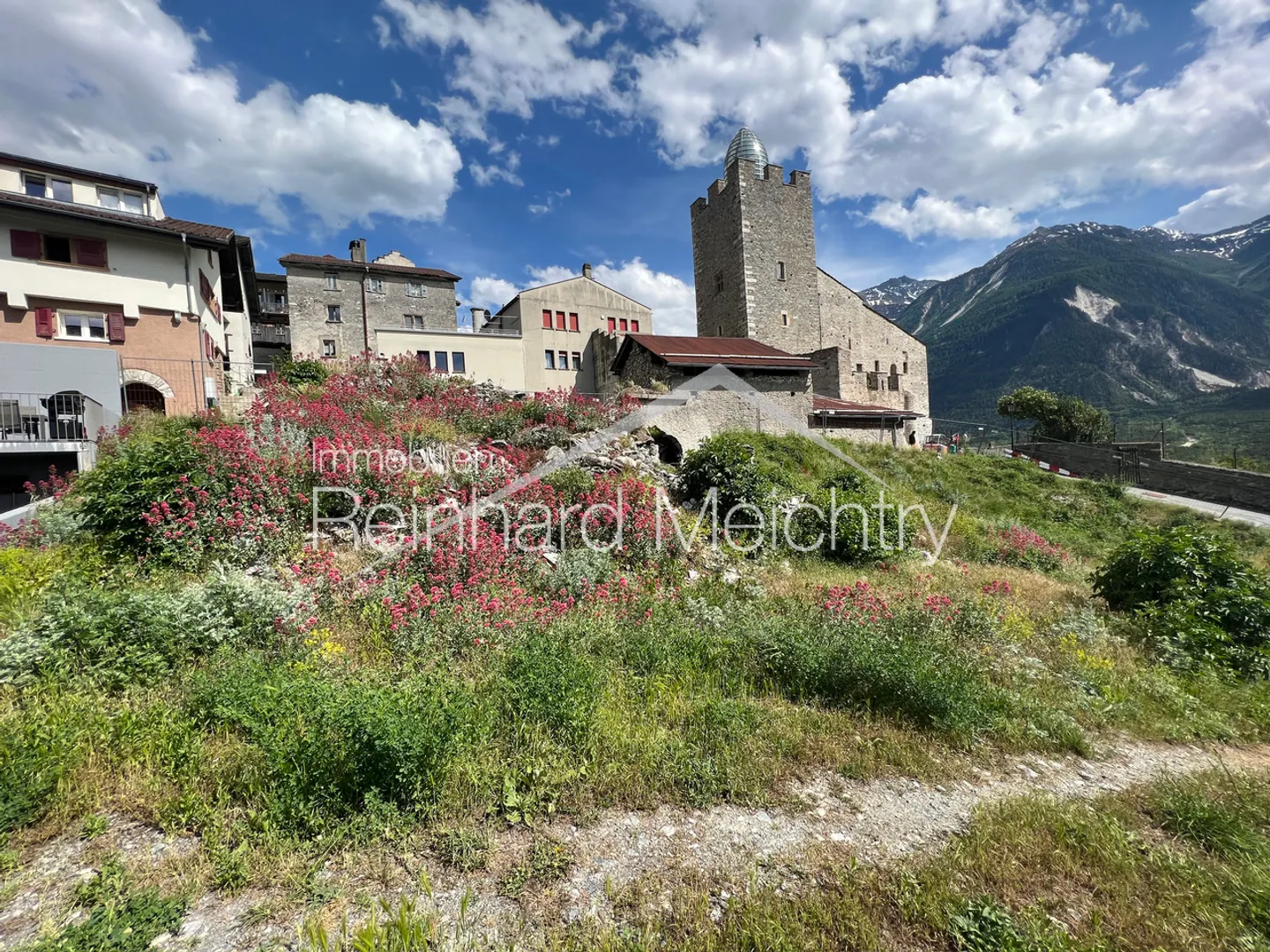 «Historisches Wohnhaus mit 3 Wohnungen mit Blick auf das Leuker Schloss» - Foto 3 von 52