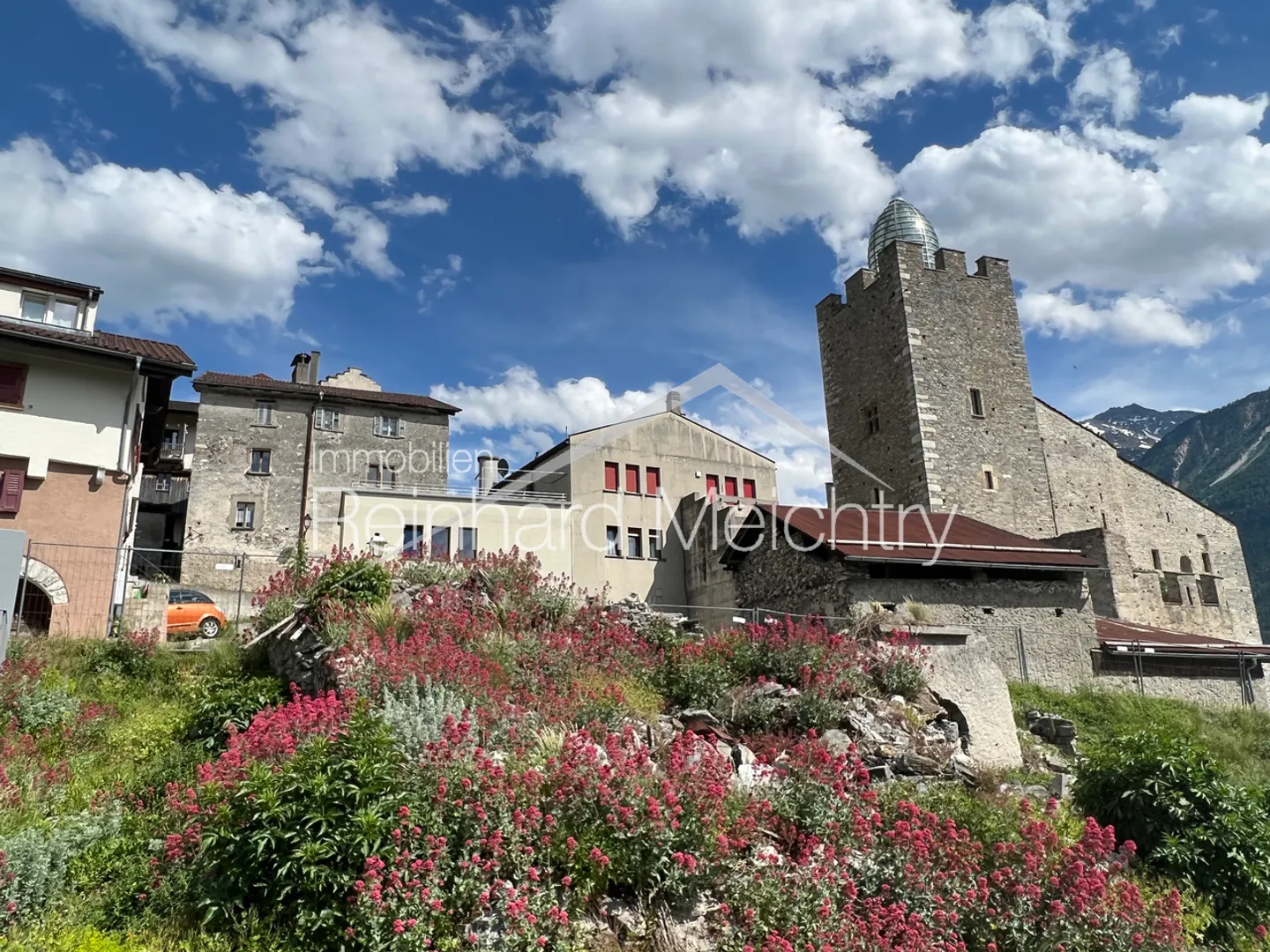 «Historisches Wohnhaus mit 3 Wohnungen mit Blick auf das Leuker Schloss» - Foto 4 von 52
