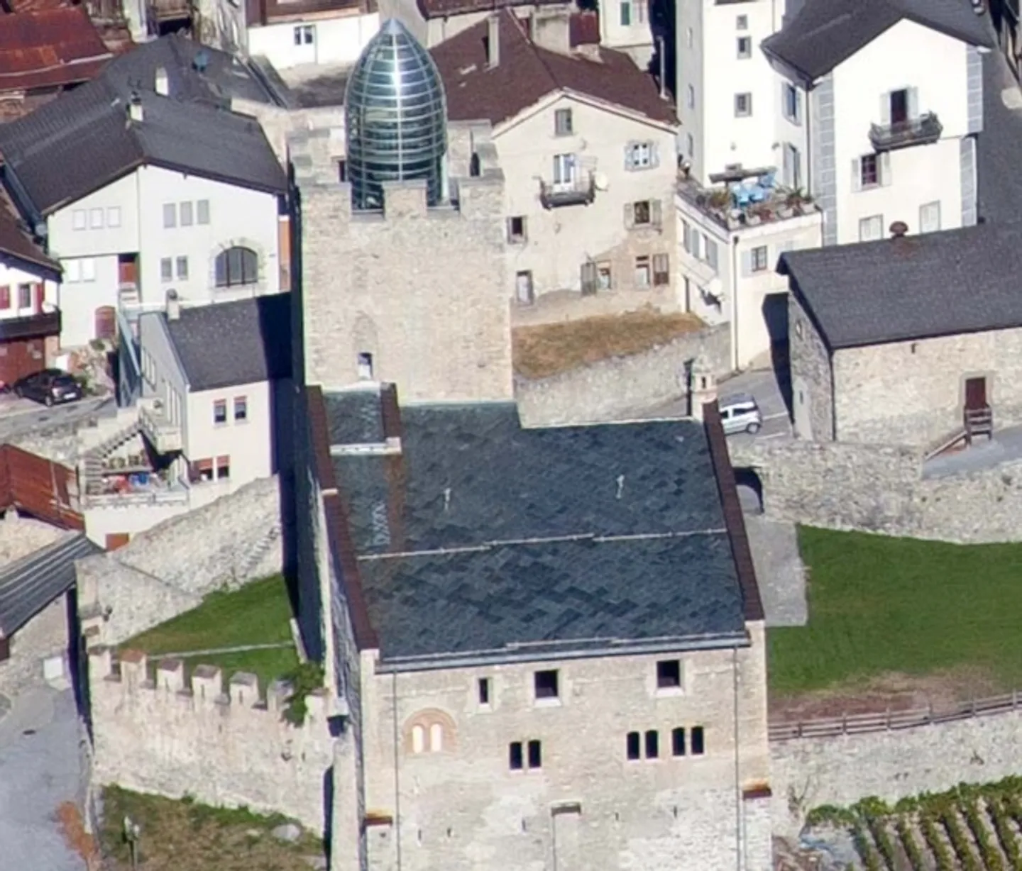 «Historisches Wohnhaus mit 3 Wohnungen mit Blick auf das Leuker Schloss» - Foto 1 von 52
