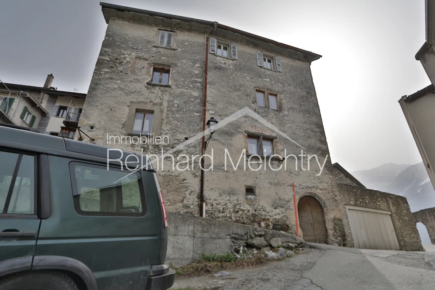 «Historisches Wohnhaus mit 3 Wohnungen mit Blick auf das Leuker Schloss» - Foto 7 von 52