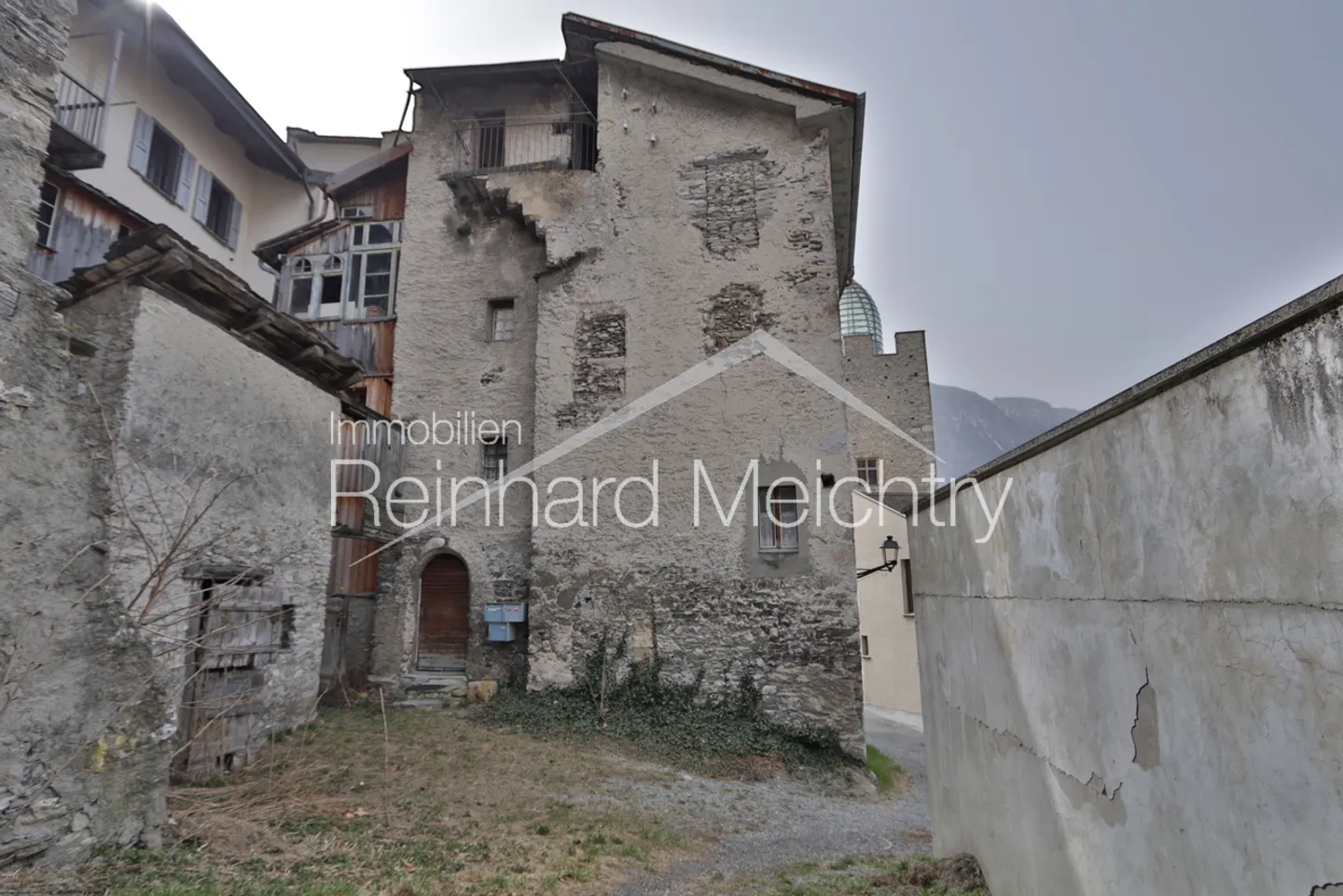 «Historisches Wohnhaus mit 3 Wohnungen mit Blick auf das Leuker Schloss» - Foto 6 von 52