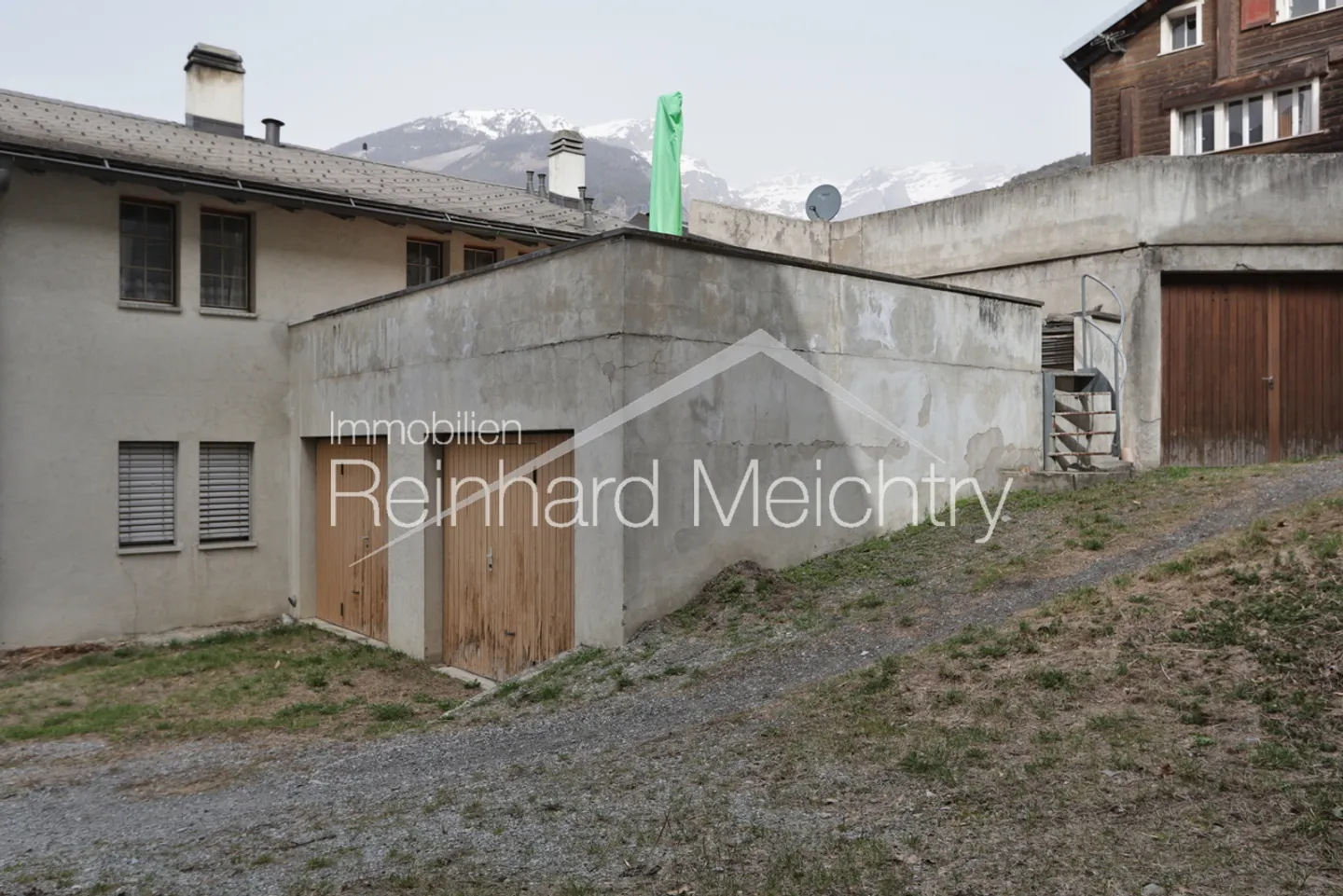 «Historisches Wohnhaus mit 3 Wohnungen mit Blick auf das Leuker Schloss» - Foto 9 von 52