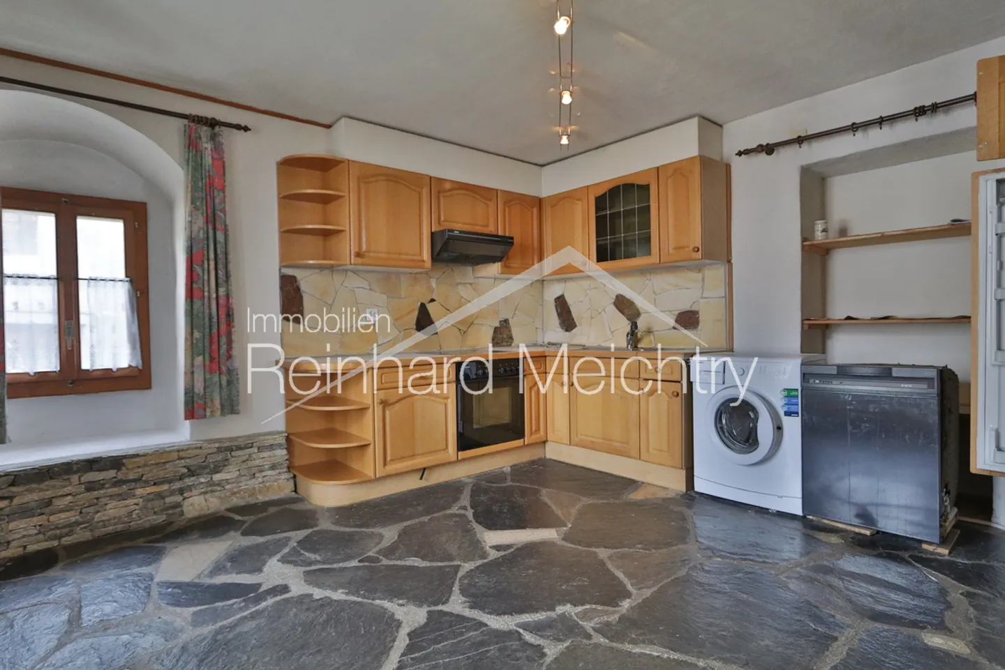 «Historisches Wohnhaus mit 3 Wohnungen mit Blick auf das Leuker Schloss» - Foto 12 von 52