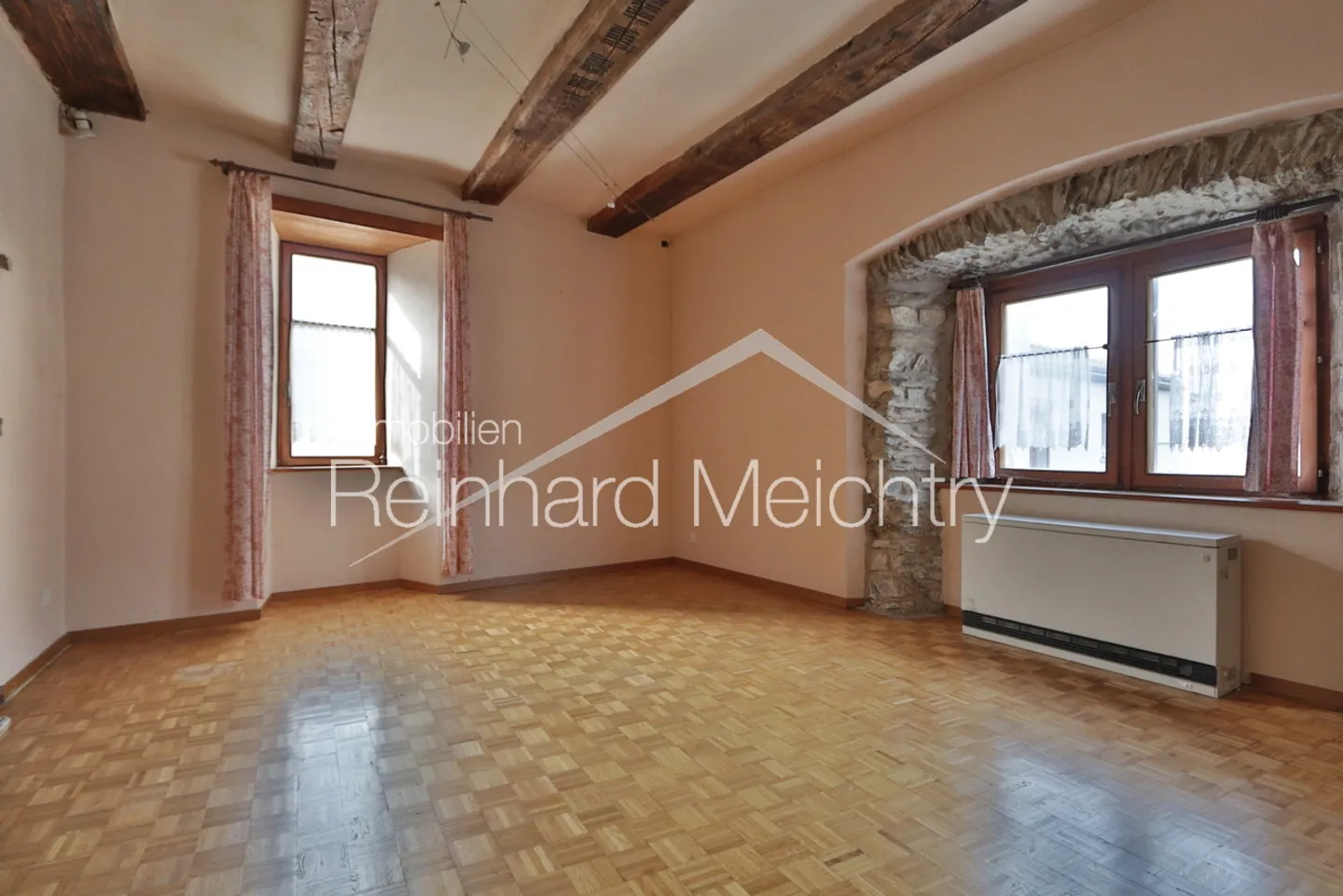 «Historisches Wohnhaus mit 3 Wohnungen mit Blick auf das Leuker Schloss» - Foto 14 von 52