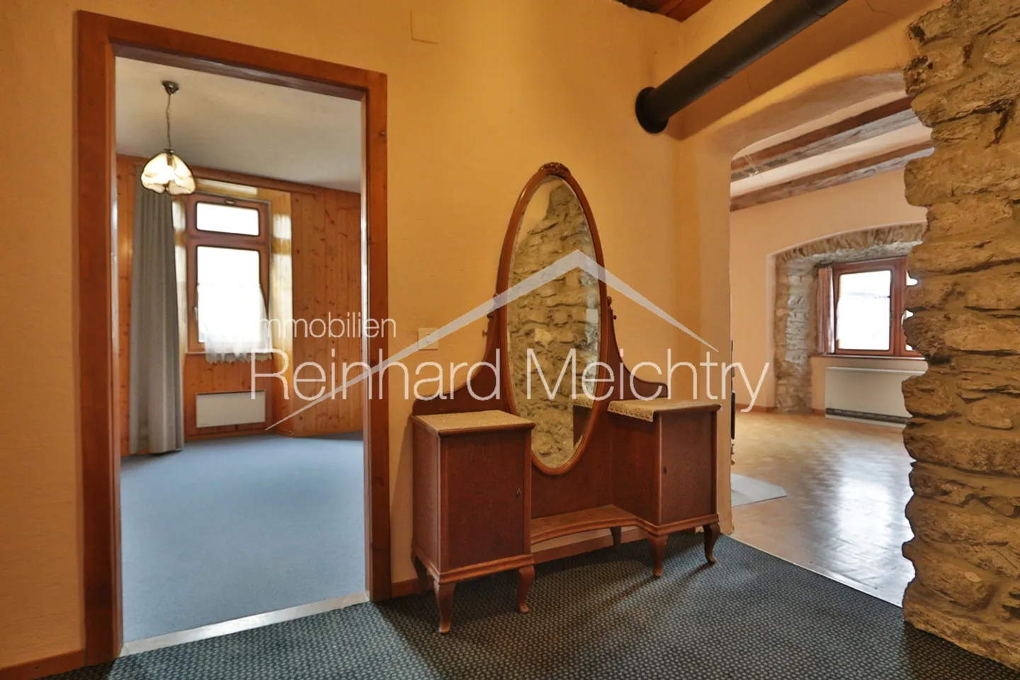 «Historisches Wohnhaus mit 3 Wohnungen mit Blick auf das Leuker Schloss» - Foto 16 von 52