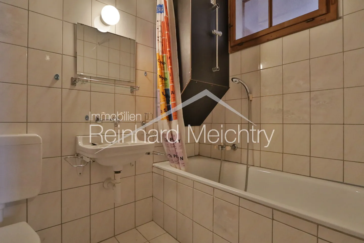 «Historisches Wohnhaus mit 3 Wohnungen mit Blick auf das Leuker Schloss» - Foto 18 von 52