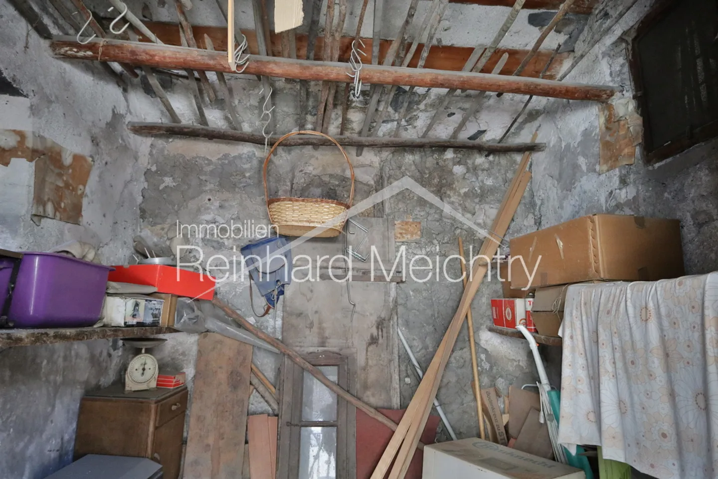 «Historisches Wohnhaus mit 3 Wohnungen mit Blick auf das Leuker Schloss» - Foto 50 von 52