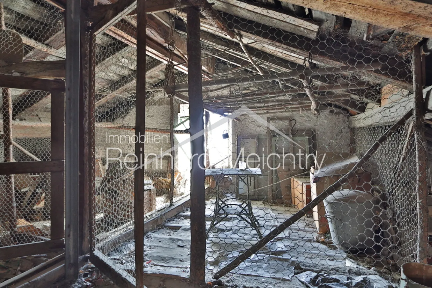 «Historisches Wohnhaus mit 3 Wohnungen mit Blick auf das Leuker Schloss» - Foto 51 von 52