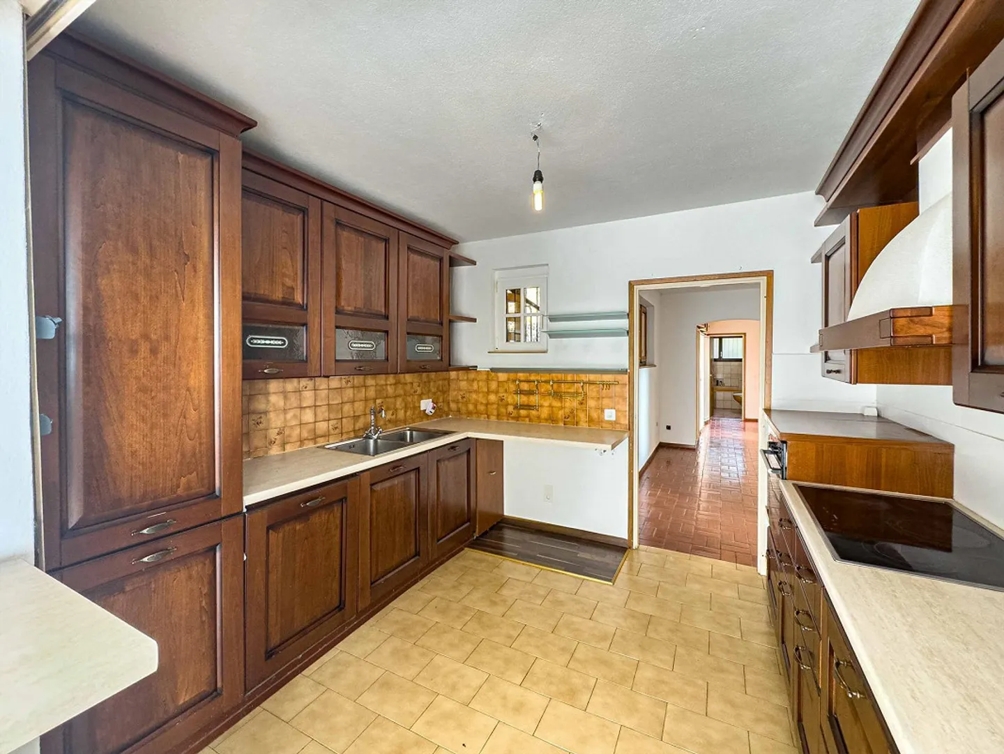 Grande casa familiare ad Aranno - Foto 2 di 9