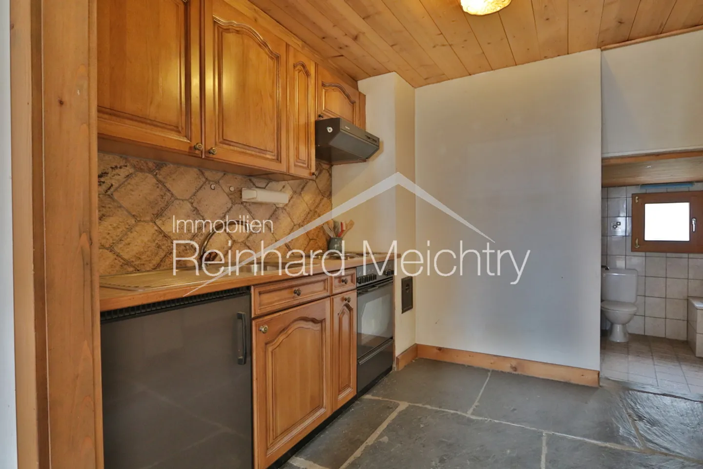 «Historisches Wohnhaus mit 3 Wohnungen mit Blick auf das Leuker Schloss» - Foto 31 von 52