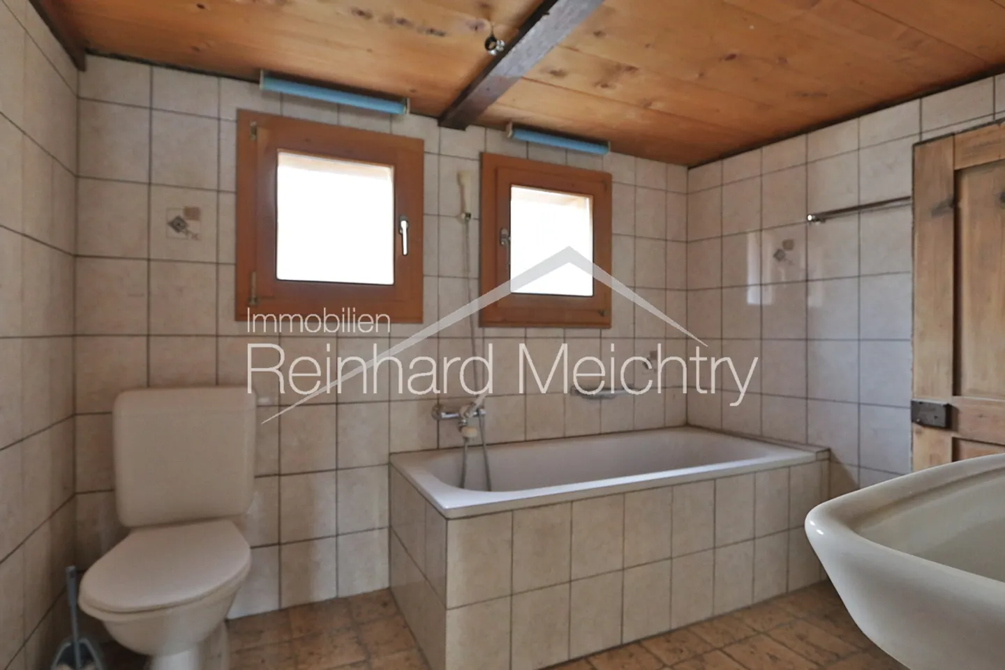 «Historisches Wohnhaus mit 3 Wohnungen mit Blick auf das Leuker Schloss» - Foto 32 von 52